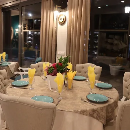 Aparthotel Rose Gardens 4*