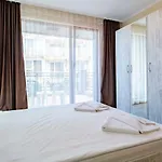 Rose Gardens Aparthotel 4*
