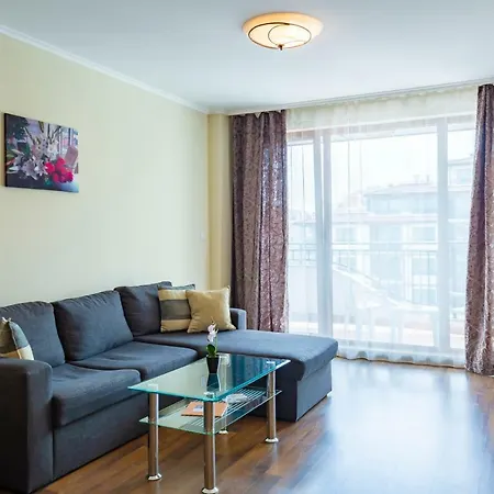 Aparthotel Rose Gardens 4*