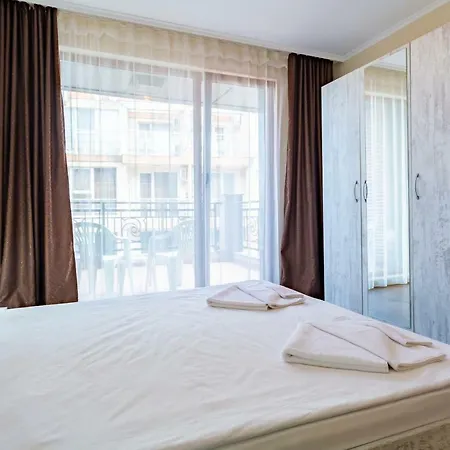 Rose Gardens Lejlighedshotel 4*